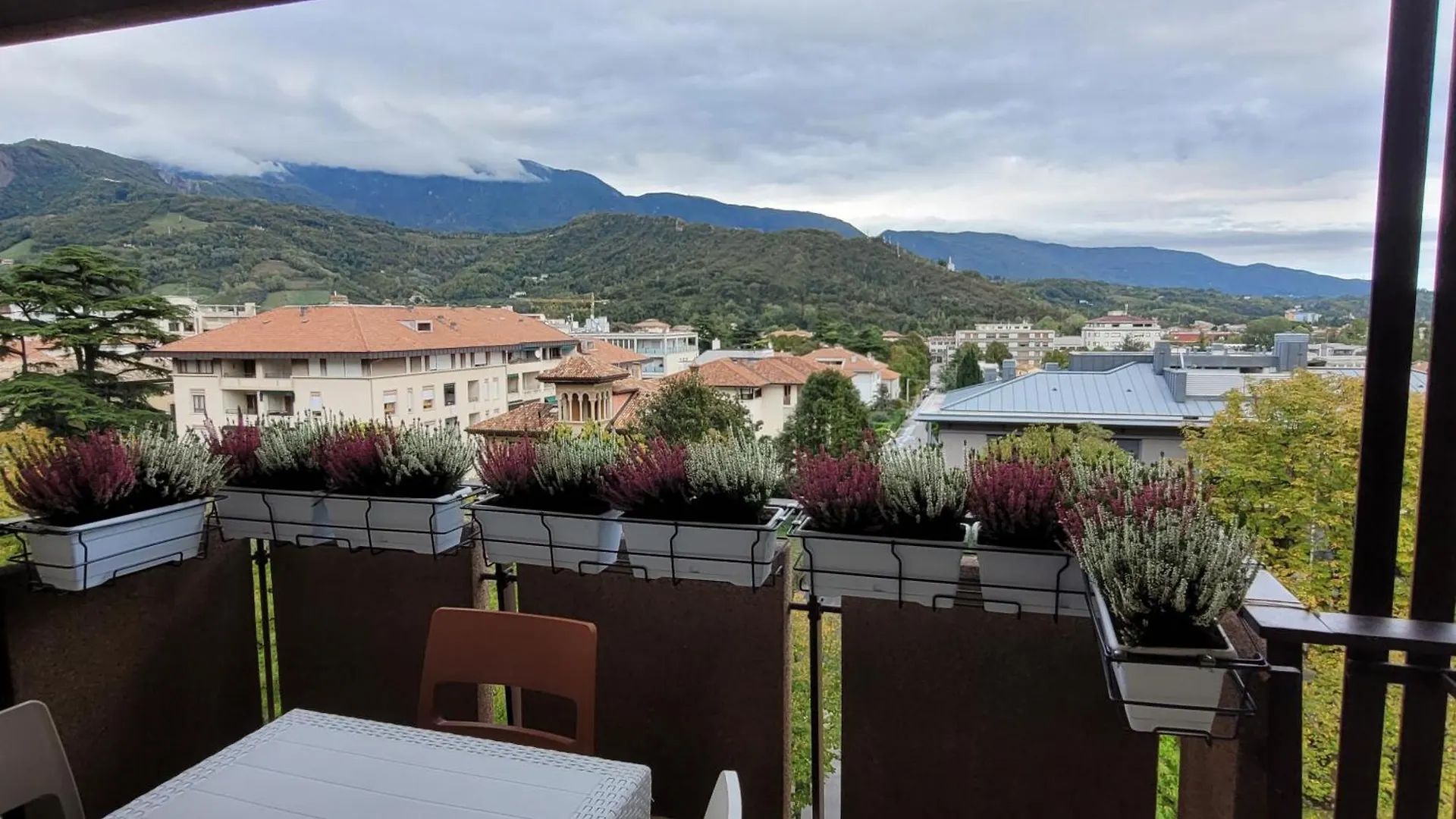 View Lovely 3Bed-2Bath Condo Full Furnished. Vittorio Veneto Italy