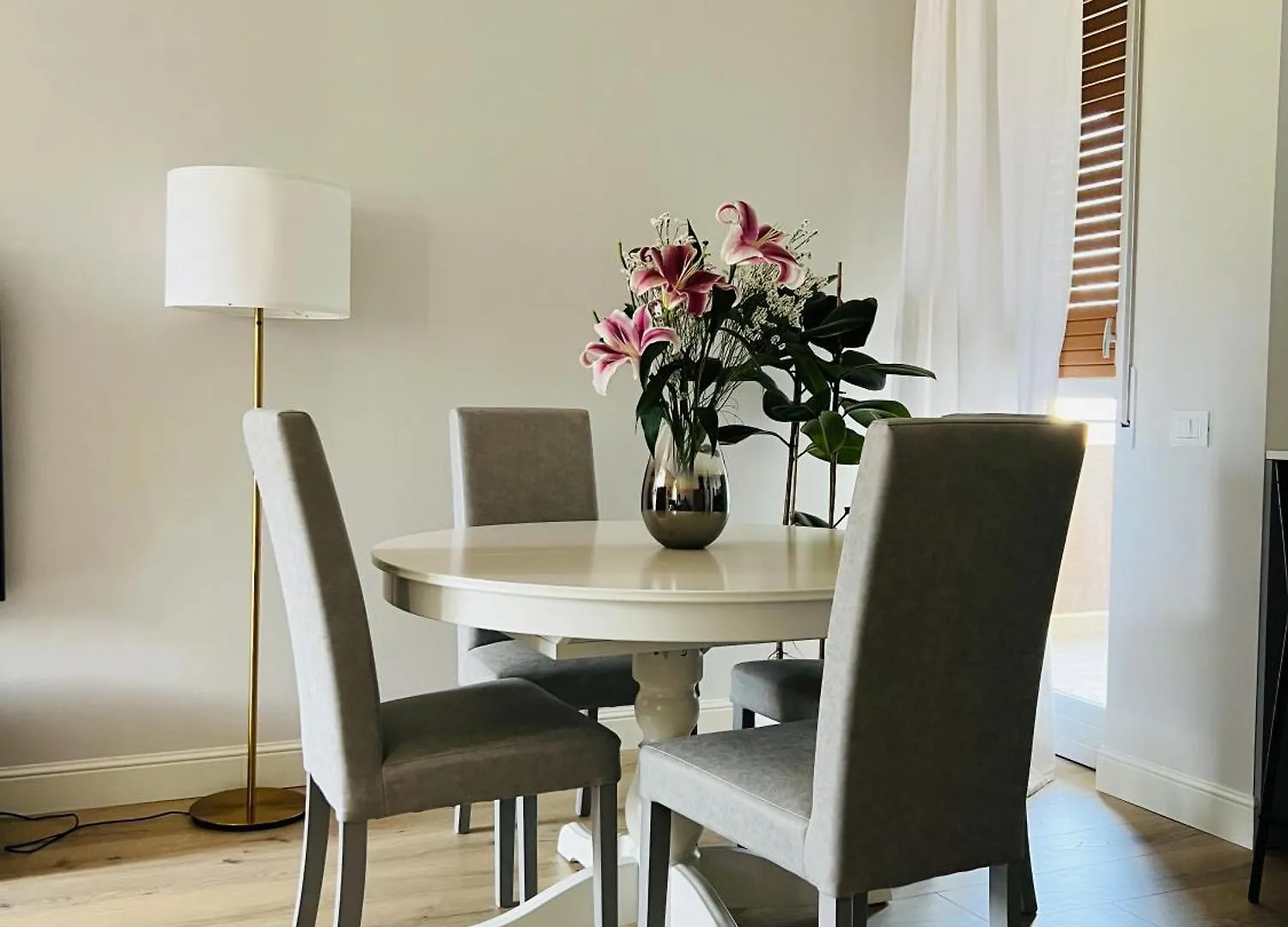 View Lovely 3Bed-2Bath Condo Full Furnished. Vittorio Veneto Apartment